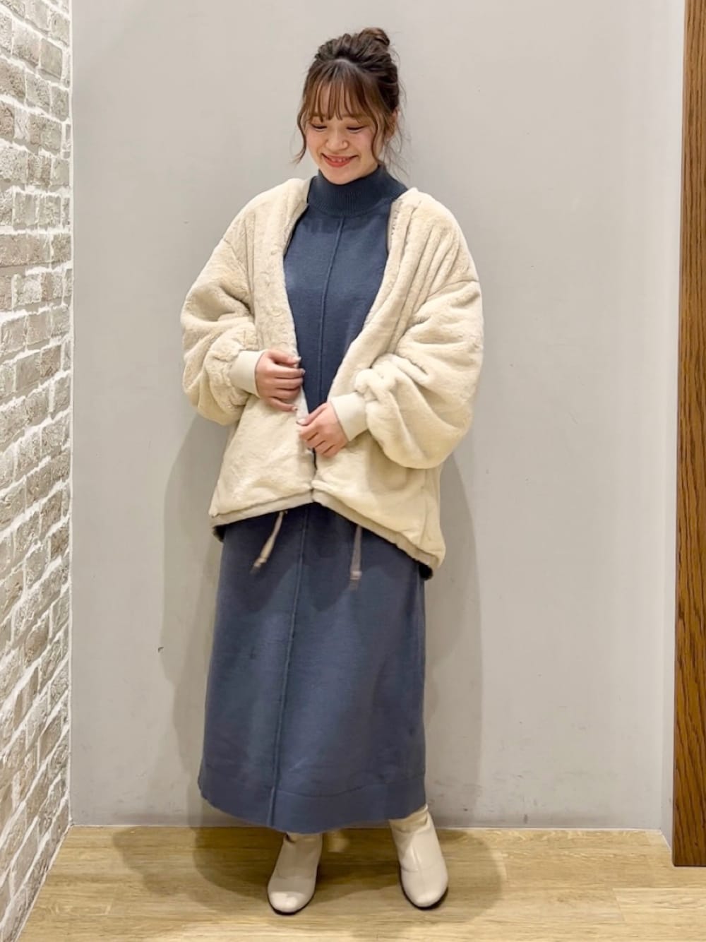 「冬、おしゃれさんと繋がりたい、低身長女子、低身長、プチプラ、低身長コーデ、earth music&ecology、アースミュージック＆エコロジー、MA-1、ファー」｜「earth music&ecologyのリバーシブルMA-1*（MA-1、ベージュ系）」を使った、みぃーさん（レディース・153cm）の冬コーディネートの1枚目の写真