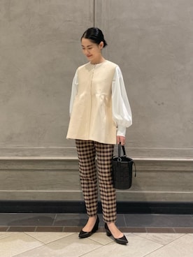 マルチビジュー ニットベストを使った人気ファッション