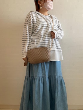 「しまむら（シマムラ）のアイテム（その他トップス、ホワイト系）」を使った、リーさん（レディース・157cm）の春コーディネート