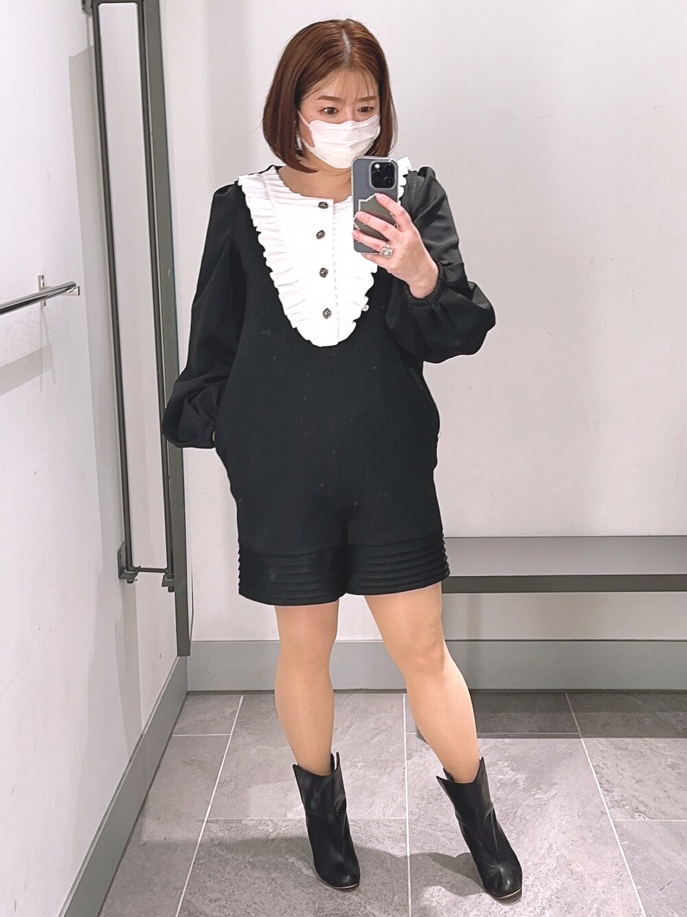 「秋冬コーデ、秋のコーデ、いいね、save、フォローお願いします🤑、おしゃれさんと繋がりたい、オトナカワイイ、大人ガーリー、大人女子、ショートブーツ、水陸両用、ビーチタウンドレス」｜「ヴァクトーヴォヤージュのアイテム（水着、ブラック系）」を使った、Eri さん（レディース・161cm）の秋コーディネートの1枚目の写真