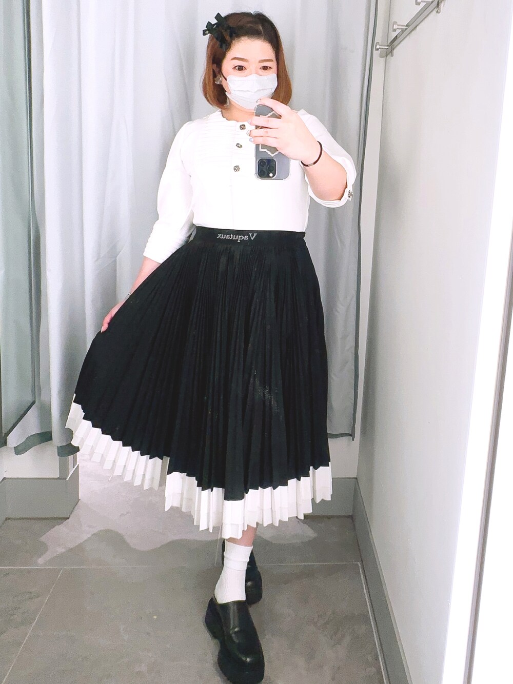 「オトナ女子、大人かわいい、大人ガーリー、いいね、save、フォローお願いします🤑、おしゃれさんと繋がりたい、アコーディオンプリーツ、プリーツスカート、H&M、バイカラー」｜「ヴァクトーヴォヤージュのアイテム（水着、ホワイト系）」を使った、Eri さん（レディース・161cm）の夏コーディネートの1枚目の写真