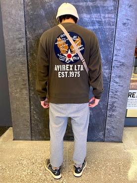 「AVIREX（アヴィレックス）の【直営店限定】エアフォース クルーネック スウェット / AIR FORCE CREW SWEAT / アヴィレックス / AVIREX（スウェット、グリーン系）」を使った、しんちゃんさん（メンズ・181cm）の秋コーディネート