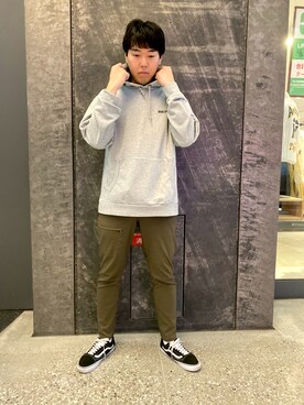 「AVIREX（アヴィレックス）のプルオーバー パーカー / PULLOVER PARKA / アヴィレックス / AVIREX（パーカー、グレー系）」を使った、しんちゃんさん（メンズ・181cm）の春コーディネート