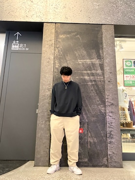 「AVIREX（アヴィレックス）の【直営店限定】ピグメント ラグラン スウェット / PIGMENT RAGLAN SWEAT / アヴィレックス / AVIREX（スウェット、グレー系）」を使った、しんちゃんさん（メンズ・181cm）の春コーディネート