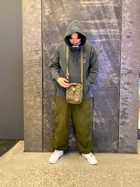 「AVIREX（アヴィレックス）のEAST COAST PULL-OVER PARKA / ウエスト コースト プルオーバー パーカー / AVIREX / アヴィレックス（パーカー、ブラック系）」を使った、しんちゃんさん（メンズ・181cm）の冬コーディネート