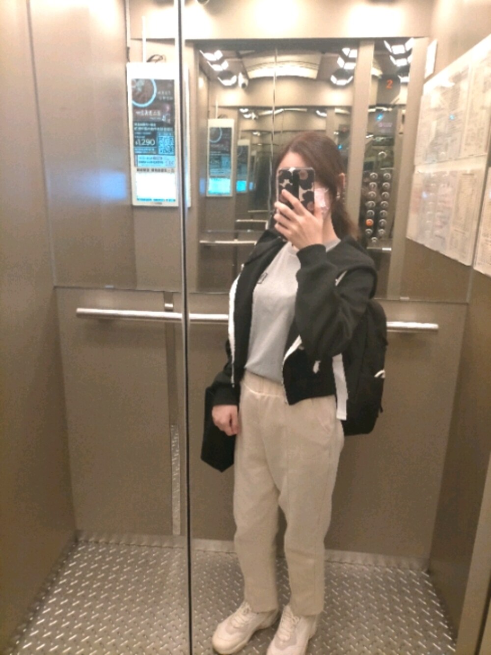 「休閒、球鞋、日系極簡、基礎款、通勤穿搭、上課穿搭、後背包、日系」｜「SHEINのアイテム（モッズコート、ブラック系）」を使った、kotoko（Alice)さん（レディース・155cm）の秋コーディネートの1枚目の写真