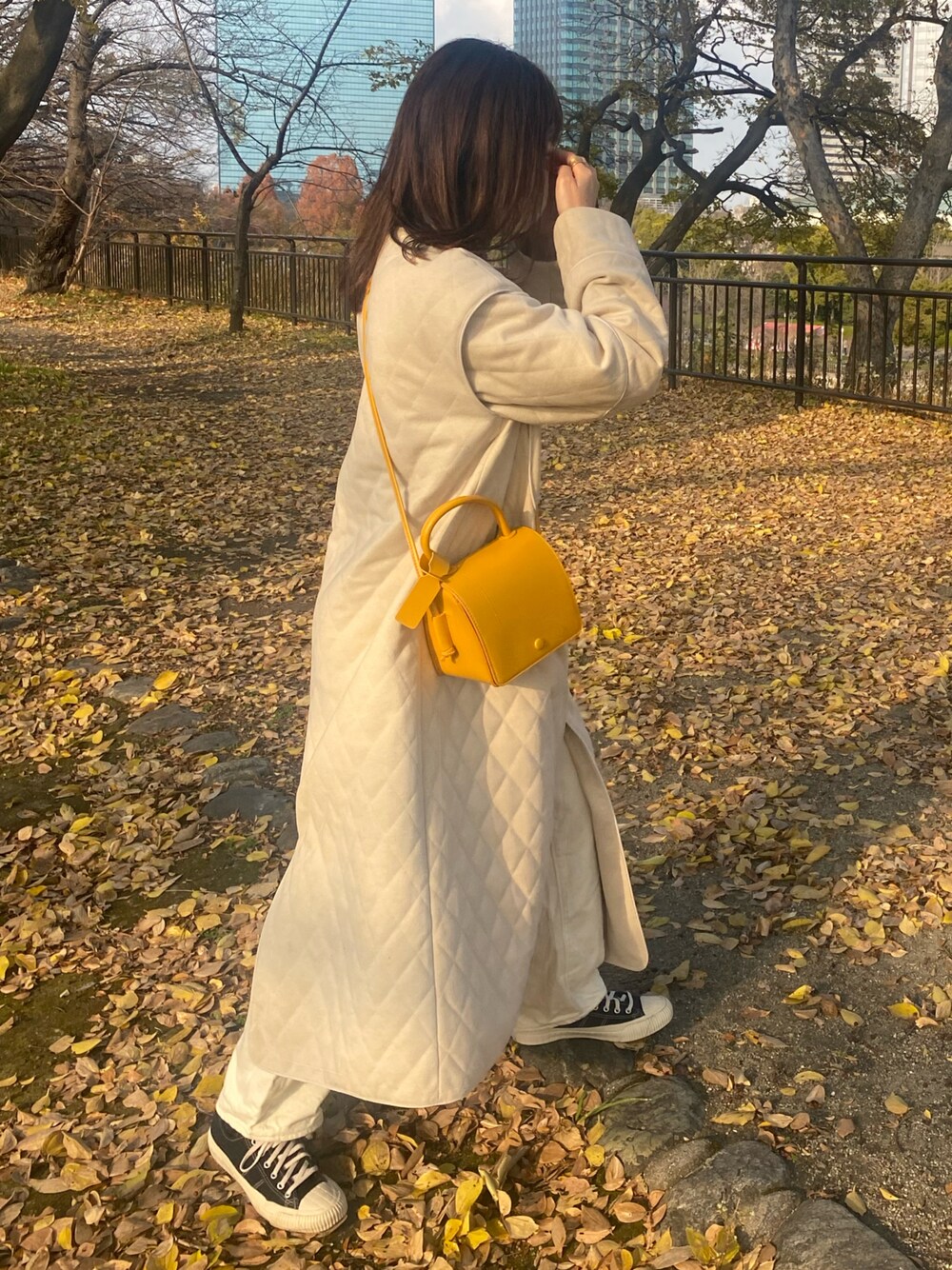 「クリスマスに着たい服、休日スタイル、お出かけコーデ、amiur、淡色コーデ、カジュアル、ニット/セーター、冬アウター、着回しコーデ、シンプルコーデ、converse、ジーユー、lawgy、i_am_official、クリスマスデート」｜「Amiurのbicolor quilting coat（その他アウター、ホワイト系）」を使った、ymolmocさん（レディース・159cm）の冬コーディネートの1枚目の写真