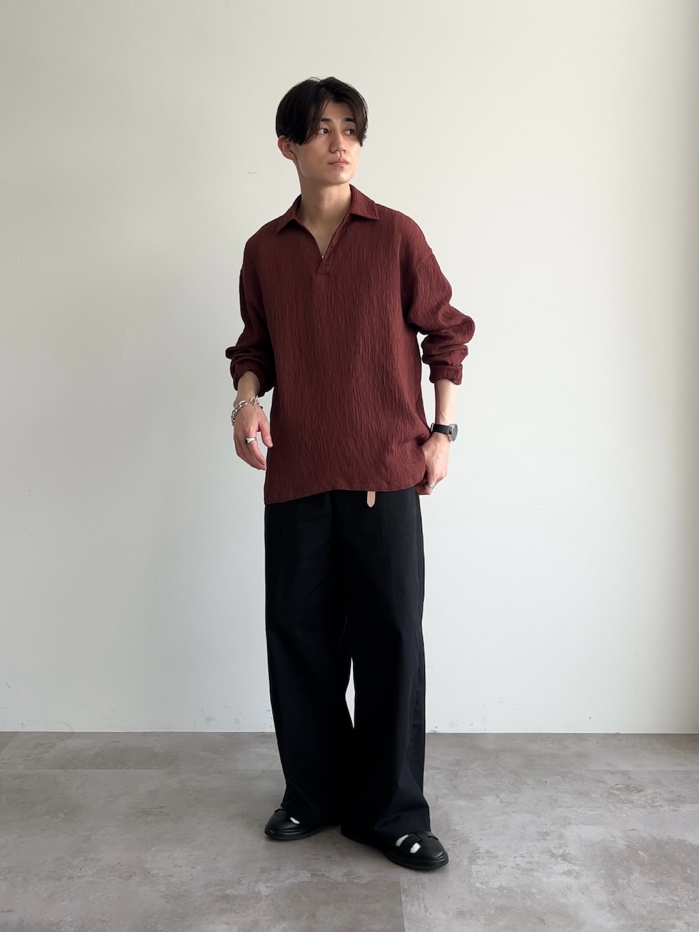 「秋コーデ、メンズファッション、シンプルスタイル、低身長コーデ、秋服準備はじめました、秋カラー、スキッパーシャツ、デートコーデ、お出かけコーデ、休日スタイル」｜「epnokのスキッパールーズシャツ（シャツ/ブラウス、ブラウン系）」を使った、sakuさん（メンズ・164cm）の秋コーディネートの1枚目の写真
