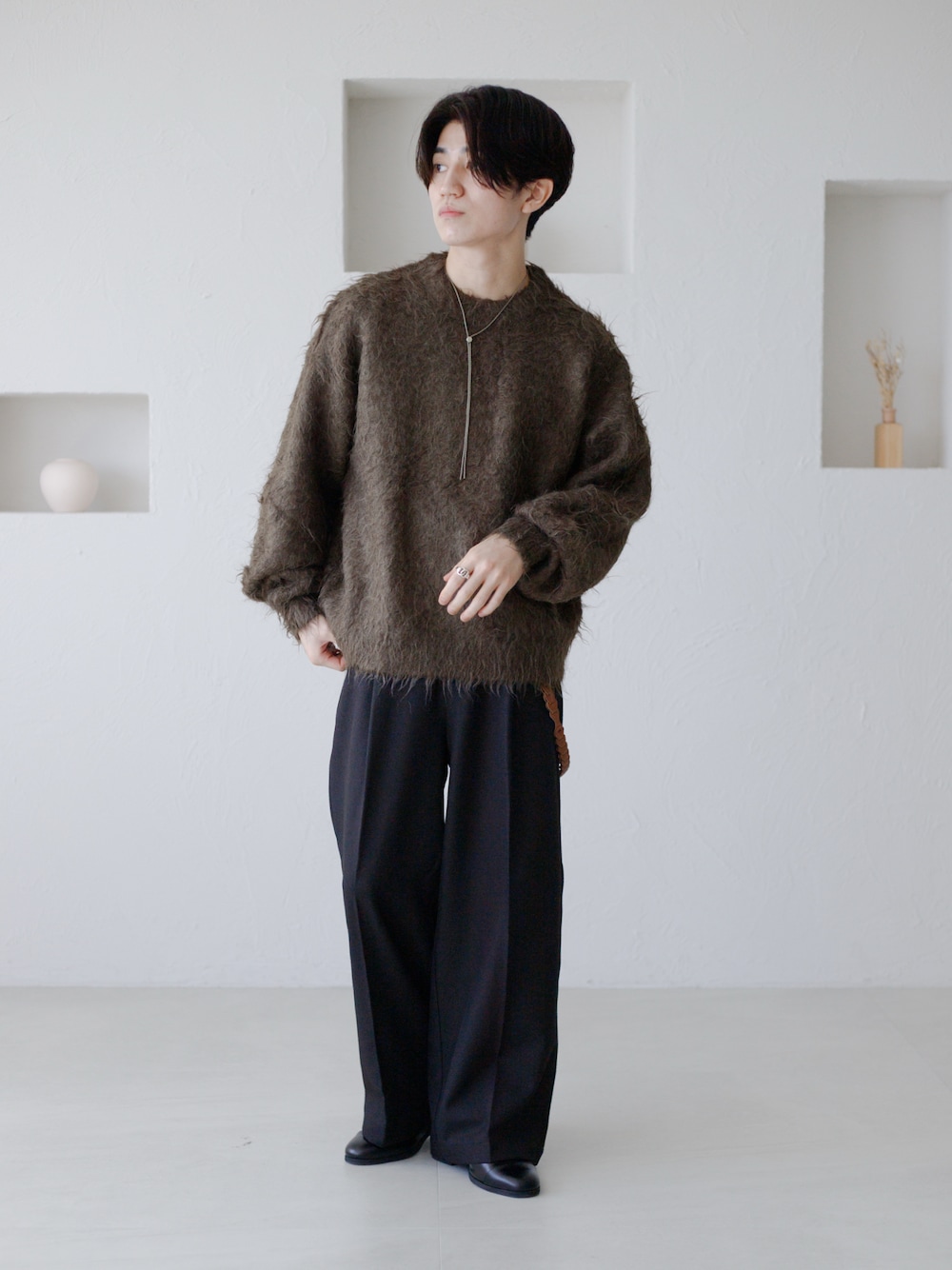 「秋っぽコーデ更新中、シンプルスタイル、ニット、低身長コーデ、秋のコーデ、ワイドパンツ、スラックス、プチプラ、ニットコーデ、革靴、レザー」｜「epnokのパーマシャギールーズニット（ニット/セーター、ブラウン系）」を使った、sakuさん（メンズ・164cm）の秋コーディネートの1枚目の写真
