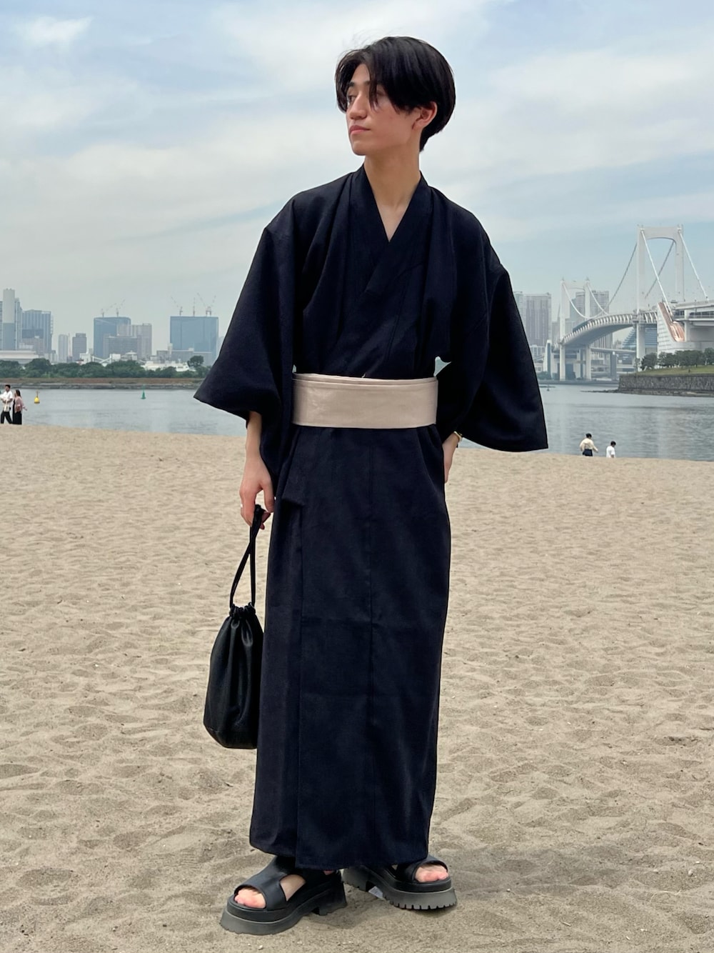 「夏コーデ、浴衣、夏祭り、休日コーデ、お祭り、メンズファッション、ショルダーバッグ、巾着バッグ」｜「epnokの浴衣2点セット【浴衣＋帯】（浴衣、ブラック系）」を使った、sakuさん（メンズ・164cm）の夏コーディネートの1枚目の写真