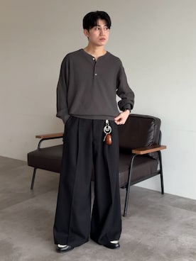 「epnok（エプノック）のDRYMIXヘンリーネックルーズニット（ニット/セーター、グレー系）」を使った、sakuさん（メンズ・164cm）の秋コーディネート