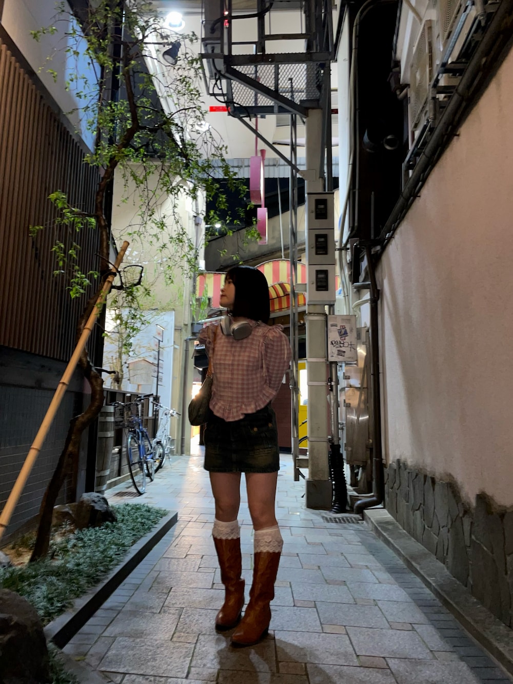 「non-hedgeのアイテム（デニムスカート、ブルー系）」を使った、ジュンさん（骨格ウェーブ・レディース・155cm）の冬コーディネートの1枚目の写真