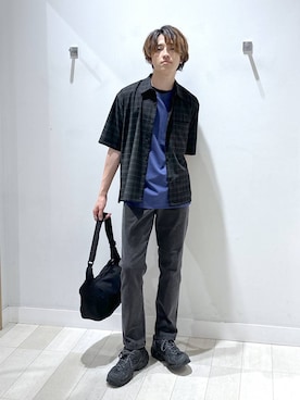 「GLOBAL WORK（グローバルワーク）の撥水ライト7ポケットショルダー/595522（ショルダーバッグ、ブラック系）」を使った、おのさん（メンズ・175cm）の夏コーディネート