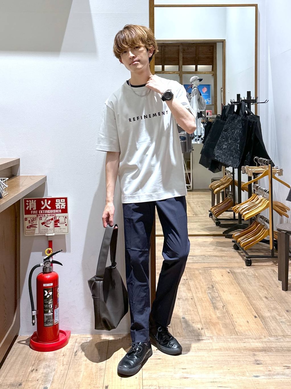 「きれいめ、女子ウケ、ゆったり、テーマパーク、休日コーデ、デート/ロマンティック、楽ちんコーデ、ベーシック/シンプル、カジュアル、旅行、GLOBAL WORK、どっと変わっちゃえ、Tシャツ、パンツ、アーバンスラックス_GLOBAL WORK」｜「GLOBAL WORKのアーバンスラックスAIR/287519（スラックス、ブルー系）」を使った、おのさん（メンズ・175cm）の夏コーディネートの1枚目の写真