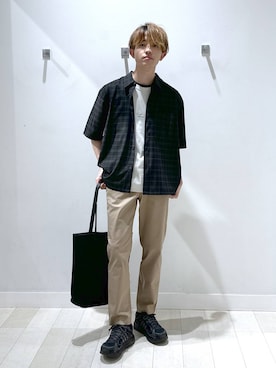 「GLOBAL WORK（グローバルワーク）のスゴラクストレッチスリムパンツ/601335（その他パンツ、ベージュ系）」を使った、おのさん（メンズ・175cm）の春コーディネート