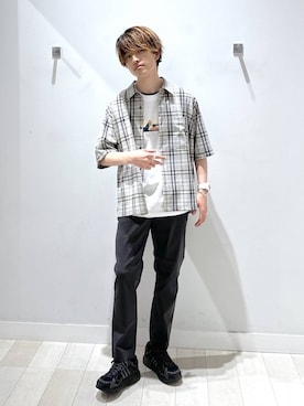「GLOBAL WORK（グローバルワーク）のスゴラクストレッチスリムパンツ/601335（その他パンツ、グレー系）」を使った、おのさん（メンズ・175cm）の夏コーディネート