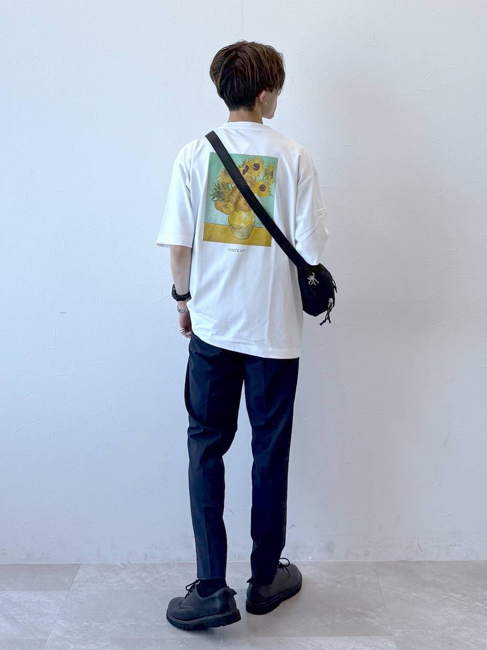 「休日コーデ、デート/ロマンティック、テーマパーク、きれいめ、女子ウケ、ゆったり、楽ちんコーデ、ベーシック/シンプル、カジュアル、旅行、GLOBAL WORK、どっと変わっちゃえ、Tシャツ、パンツ、アーバンスラックス_GLOBAL WORK」｜「GLOBAL WORKのアーバンスラックスAIR/287519（スラックス、ブルー系）」を使った、おのさん（メンズ・175cm）の夏コーディネートの1枚目の写真
