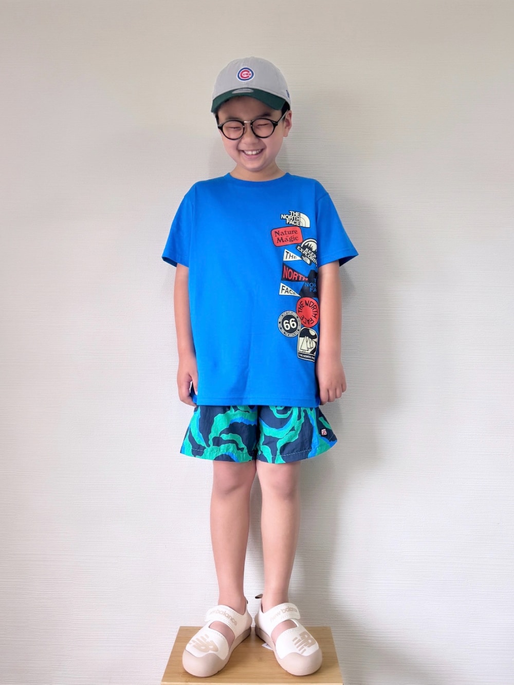 「やっぱり帽子が好き、サンダル、ハーフパンツ、キャップ、小学生、カジュアルコーデ、ノースフェイス、THE NORTH FACE、markey's、夏コーデ、ブルー、Tシャツ、男の子、キッズコーデ、春夏コーデ」｜「THE NORTH FACEの【THE NORTH FACE(ザ・ノース・フェイス)】ルミナスグラフィックT(KIDS)（Tシャツ/カットソー、ブルー系）」を使った、yo_yoさん（キッズ・127cm）の春コーディネートの1枚目の写真
