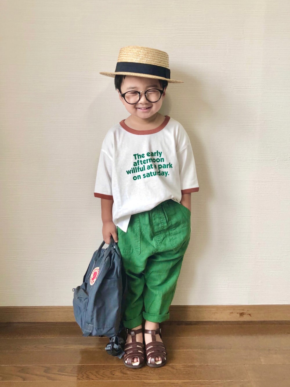 「COOLなこのコが仲間入り、キッズコーデ、カラーパンツ、リネン、リネンパンツ、リンガーTシャツ、チャオパニックティピー(CIAOPANIC TYPY)、グリーン、カンカン帽、グルカサンダル」｜「CIAOPANIC TYPYの【KIDS】【ZOZOTOWN限定】リンガープリントビッグTee（Tシャツ/カットソー、ブラウン系）」を使った、yo_yoさん（キッズ・100cm）の夏コーディネートの1枚目の写真