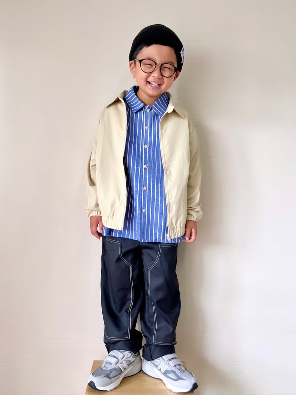 「シャツスタイル、ストリート、ペアマノンストリート、おでかけコーデ、ワイドパンツ、プチプラ、プチプラコーデ、スニーカー、カジュアルコーデ、秋服準備はじめました、ジャケット、着回しコーデ、カラーパンツ、ニット帽、めがね」｜「PAIRMANON STREETのアイテム（その他トップス、ブルー系）」を使った、yo_yoさん（キッズ・110cm）の夏コーディネートの1枚目の写真