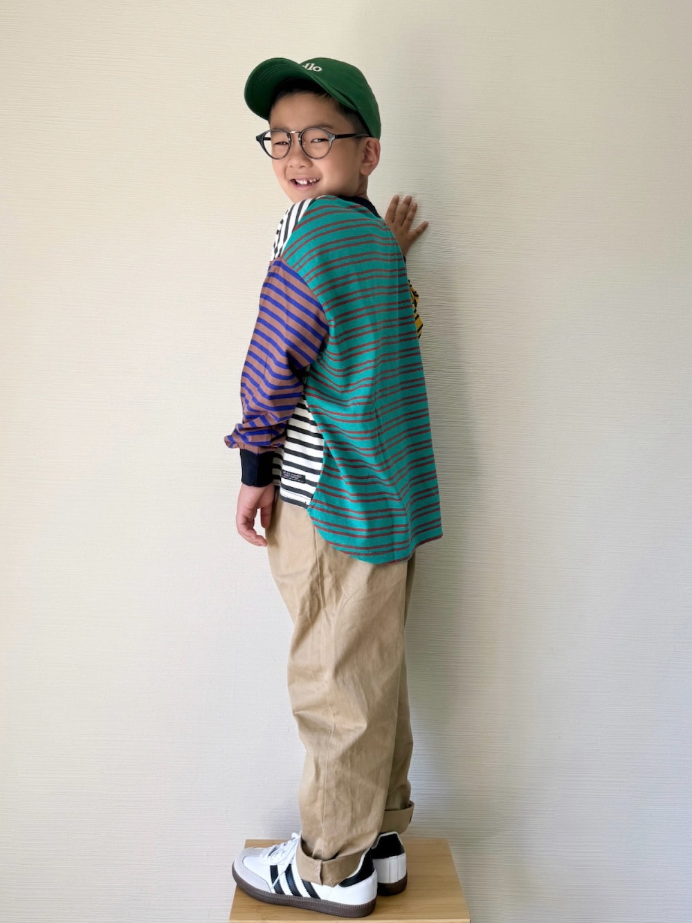 「秋っぽコーデ更新中、UNIQLO、男の子コーデ、休日スタイル、ボーダー、チノパン、プチプラ、キャップ、小学生、男の子、カジュアル、プチプラコーデ、通学コーデ、秋コーデ、ロンT」｜「BREEZEの【WEB限定】カラバリ無地・ボーダーTシャツ（Tシャツ/カットソー、その他）」を使った、yo_yoさん（キッズ・120cm）の秋コーディネートの1枚目の写真