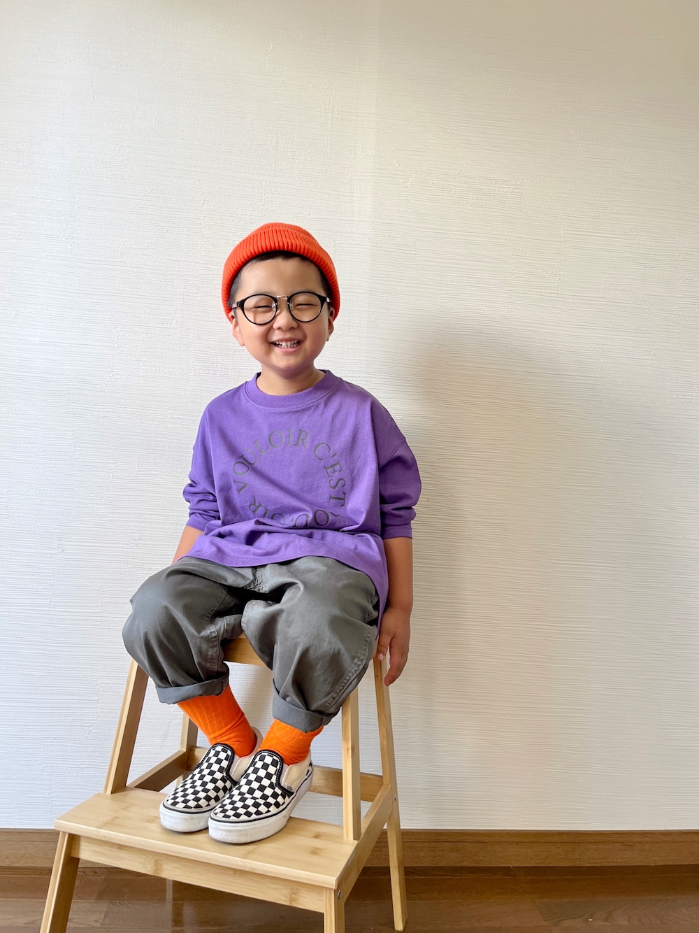 「lowrysfarmkids、PR、ローリーズファーム(LOWRYS FARM)、ロンT、パープル、チノパン、VANS、スリッポン、カラーソックス、ハロウィン、ハロウィンコーデ、チェッカーず2022、ストリート、GRAMICCI、めがね」｜「LOWRYS FARMのプリントＴシャツ　295997（Tシャツ/カットソー、パープル系）」を使った、yo_yoさん（キッズ・110cm）の秋コーディネートの1枚目の写真