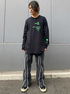 「KaneZ（ケインズ）のアイテム（Tシャツ/カットソー）」を使った、イトウセイさん（メンズ・170cm）の秋コーディネート