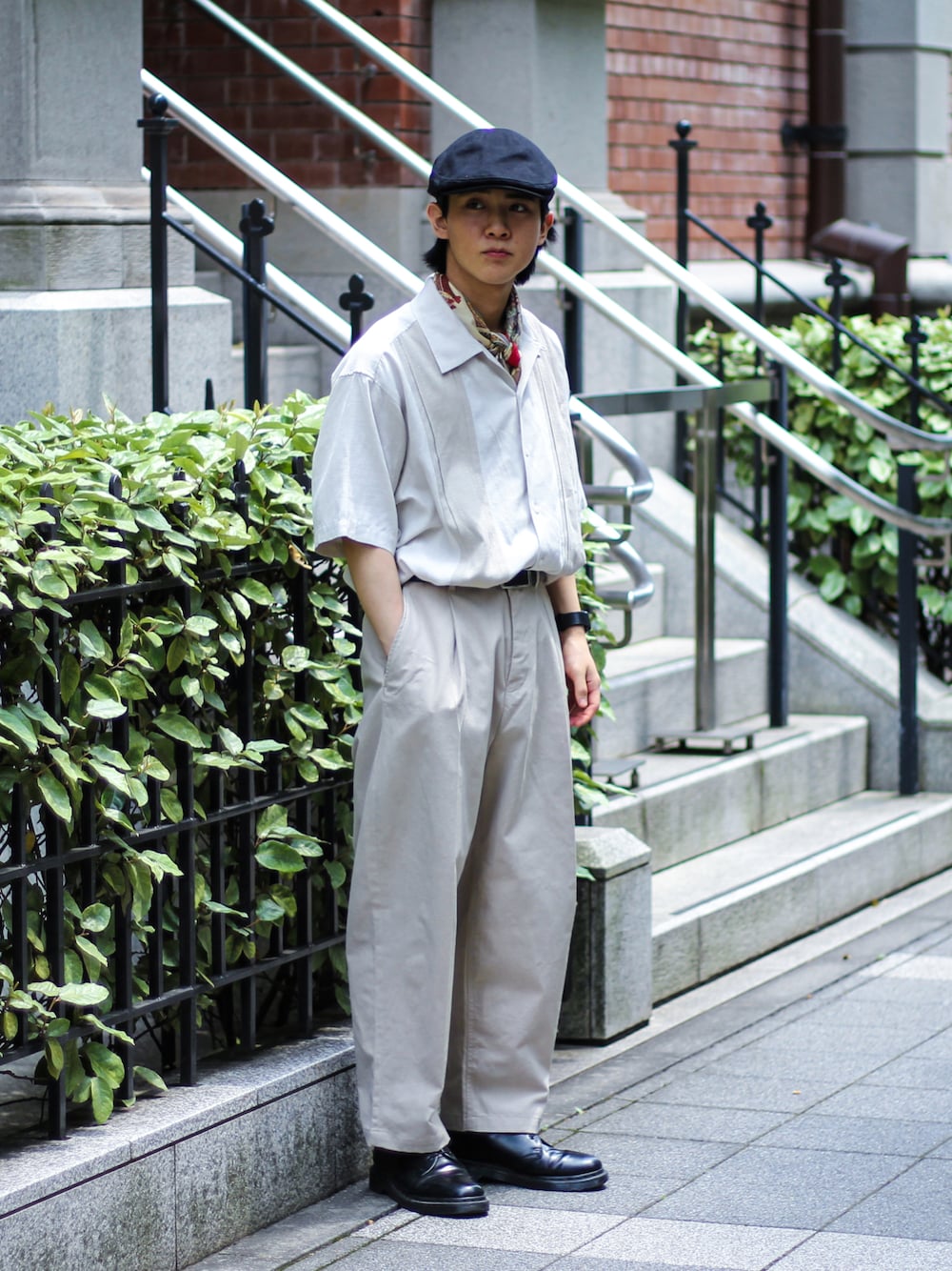 バンダナ/スカーフを使った「オープンカラーシャツ」の人気 