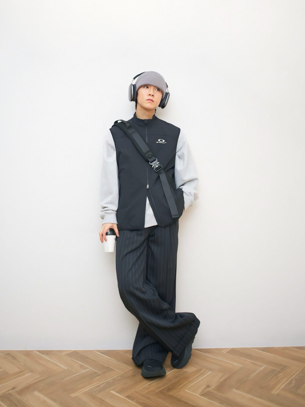 Oakley グレー ベスト 中古・古着通販OAKLEY (オークリー) ダウンベスト グレー サイズ:L