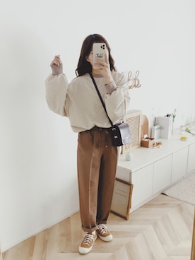 「andme（アンドミー）の【13色展開】きれいめツイル美脚ドローストリングテーパードパンツ（スラックス）」を使った、高芦あかりさん（レディース・152cm）の夏コーディネート