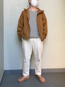 「ホワイトパンツ」｜「アイテム（ナイロンジャケット）」を使った、ぴろぷんさん（メンズ・174cm）の春コーディネート