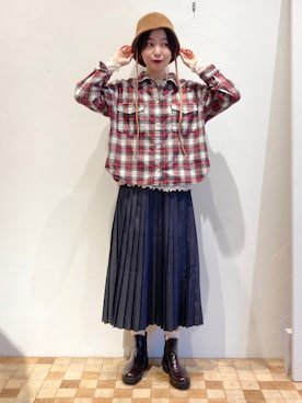 「アイテム（デニムスカート）」を使った、Iwaさん（レディース・160cm）の秋コーディネート