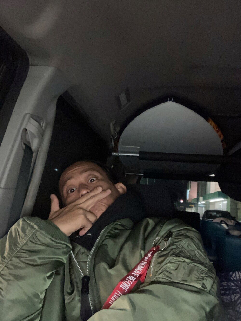 「MA1、supreme、カーキ、street、ラフ、アルファ、Alpha Industries、wearhalloween2021」｜「Alpha Industriesの＜ALPHA INDUSTRIES＞ MA-1 TIGHT/フライトジャケット（MA-1、グリーン系）」を使った、万太郎さん（メンズ・167cm）の秋コーディネートの1枚目の写真