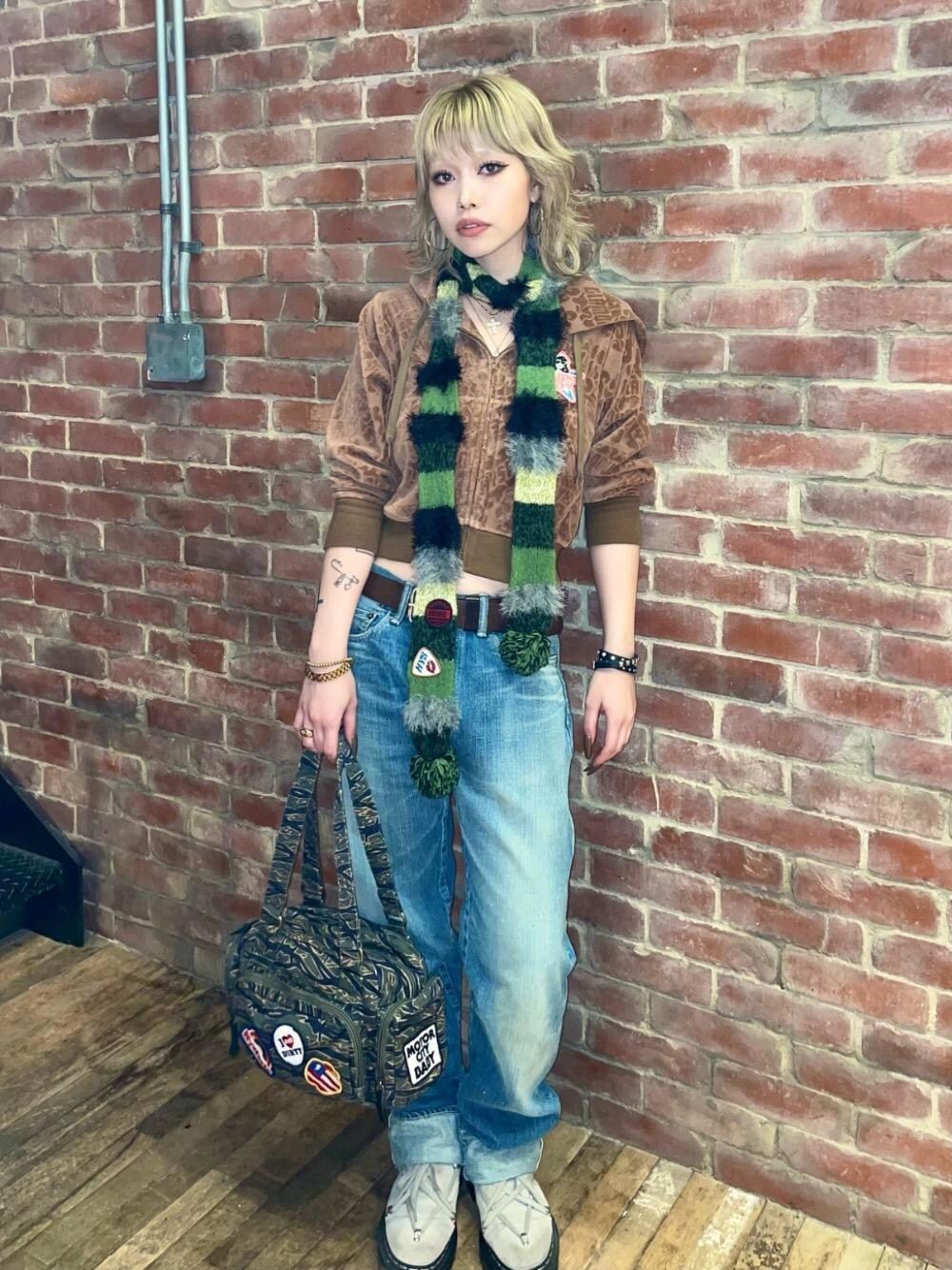 SHAGGY BORDER スリムニットマフラーを使った人気ファッション