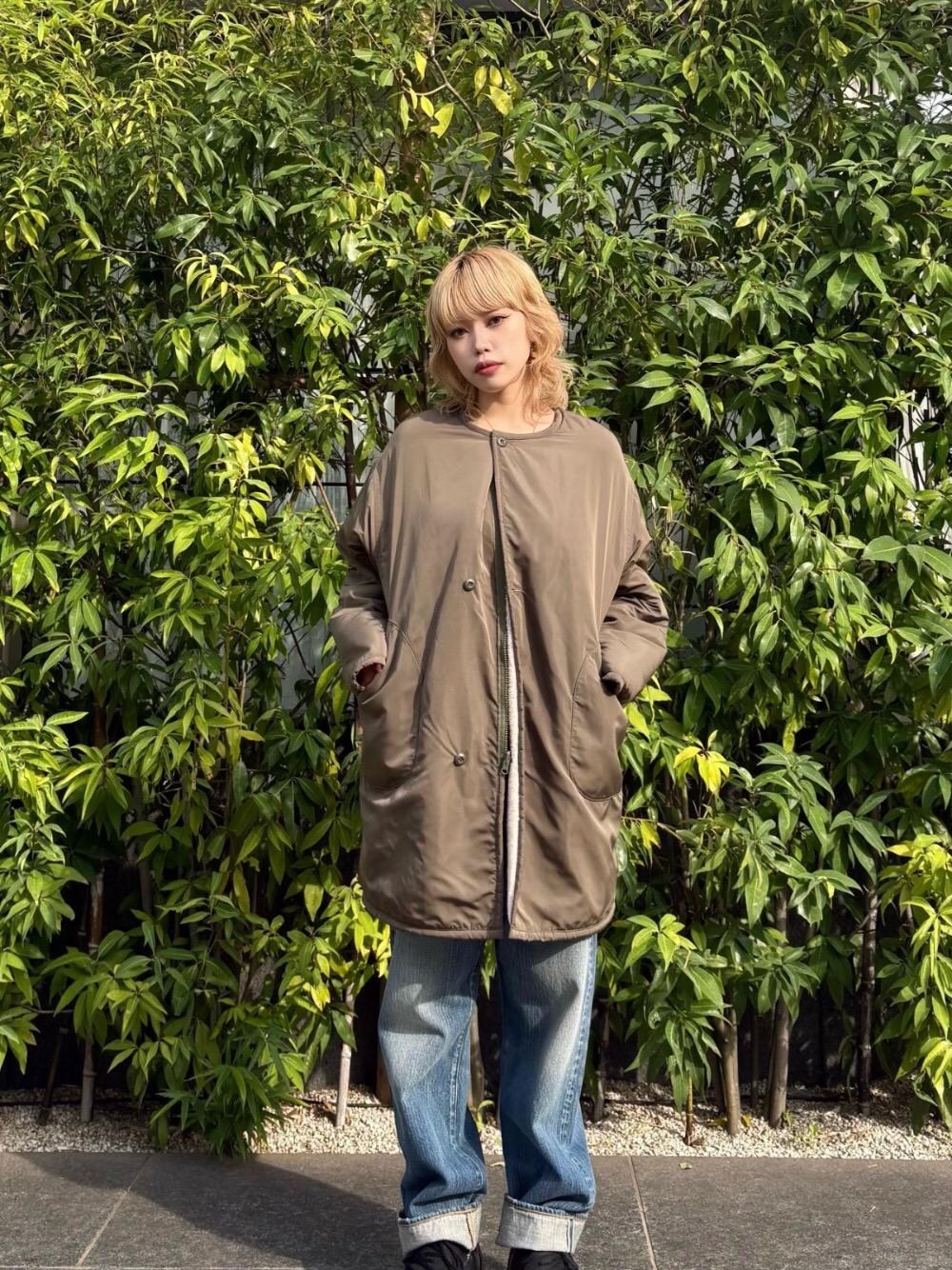 「デニム、アウター、ミリタリー、アメカジ、リバーシブル、バックプリント、ヒステリックグラマー、HYSTERIC GLAMOUR」｜「HYSTERIC GLAMOURのPUD加工 50’S XXデニムストレートパンツ（デニムパンツ、ブルー系）」を使った、k_n_e0819さん（レディース・158cm）の秋コーディネートの1枚目の写真