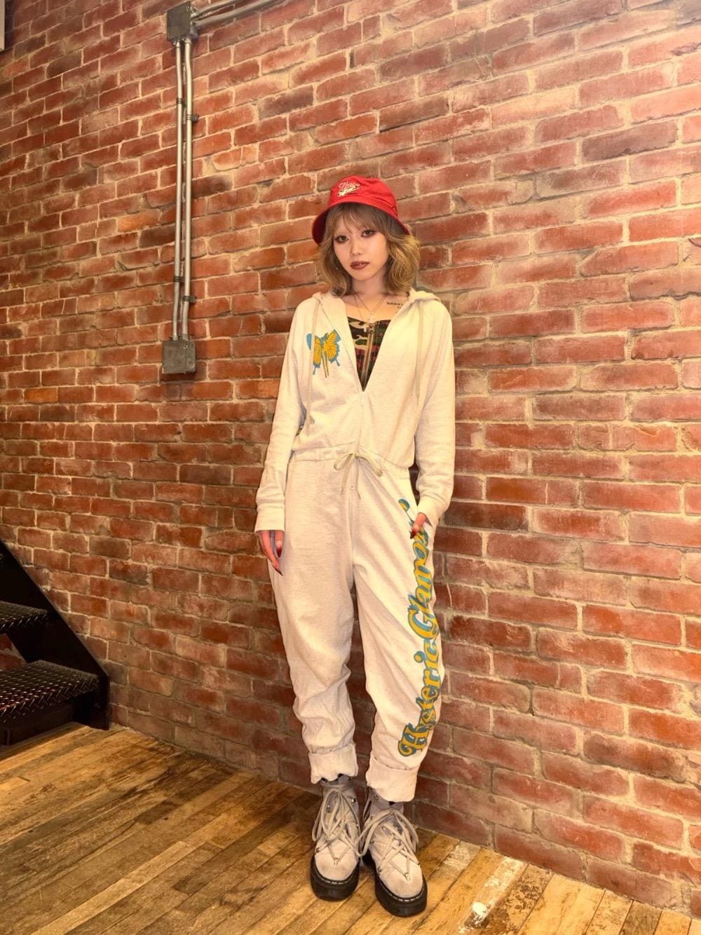 「オールインワン、ハット、ビスチェ、ヒステリックグラマー、HYSTERIC GLAMOUR」｜「HYSTERIC GLAMOURのFLY LIKE A BUTTERFLY オールインワン（つなぎ/オールインワン、ベージュ系）」を使った、k_n_e0819さん（レディース・158cm）の春コーディネートの1枚目の写真
