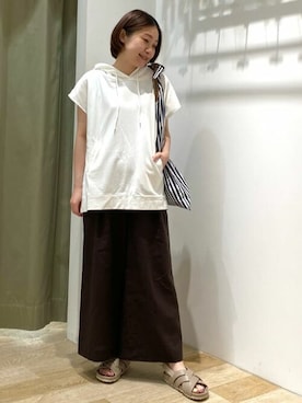 「アイテム（パーカー、ホワイト系）」を使った、sayakaさん（レディース・153cm）の夏コーディネート