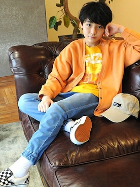 「アイテム（デニムパンツ）」を使った、GLAZOSさん（キッズ・145cm）の冬コーディネート