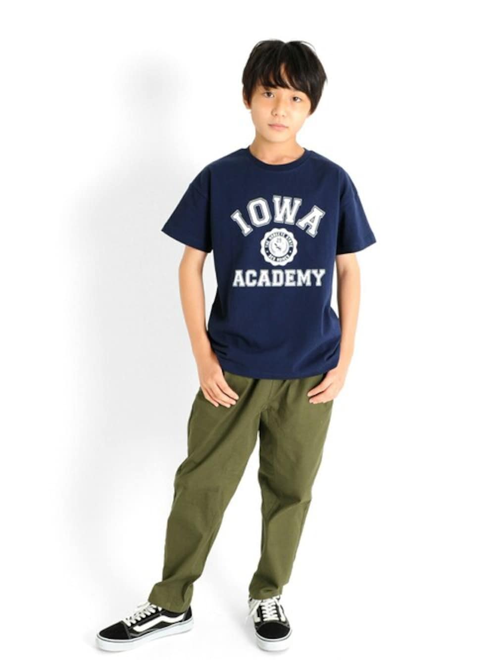 「カジュアル、男の子、プリントT、シンプルコーデ、春夏コーデ、中学生、小学生、キッズファッション、USAコットン、glazos」｜「GLAZOSの[テーパード]ツイルストレッチ・アクティブパンツ（その他パンツ、グリーン系）」を使った、GLAZOSさん（キッズ・149cm）の夏コーディネートの1枚目の写真