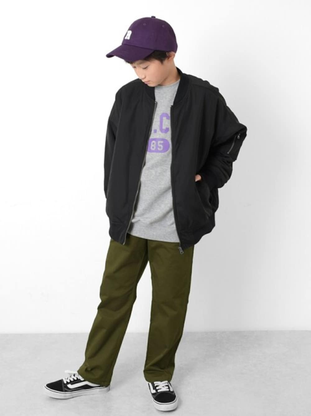 「スウェット、カジュアル、MA-1、キャップ、ストリート、冬コーデ、男の子、中学生、小学生、glazos」｜「GLAZOSの薄中綿入り・MA-1（MA-1、ブラック系）」を使った、GLAZOSさん（キッズ・151cm）の冬コーディネートの1枚目の写真