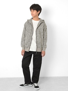 「アイテム（カーゴパンツ）」を使った、GLAZOSさん（キッズ・159cm）の冬コーディネート