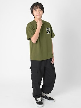 「アイテム（カーゴパンツ）」を使った、GLAZOSさん（キッズ・154cm）の春コーディネート