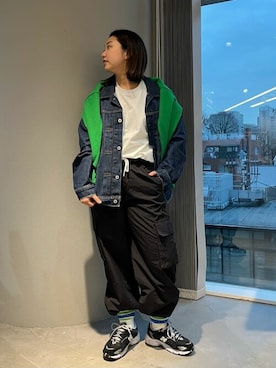 「Levi's（リーバイス）のアイテム（カーゴパンツ）」を使った、リーバイス STAFF WOMENさん（レディース・161cm）の春コーディネート