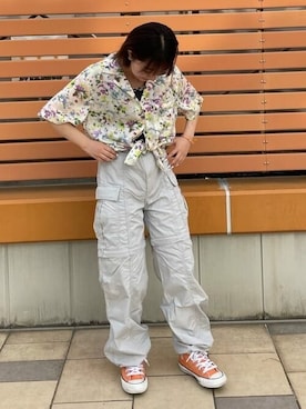 「Levi's（リーバイス）のアイテム（カーゴパンツ）」を使った、リーバイス STAFF WOMENさん（レディース・152cm）の夏コーディネート