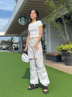 「Levi's（リーバイス）のアイテム（帽子）」を使った、リーバイス STAFF WOMENさん（レディース・165cm）の夏コーディネート