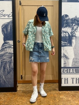 「Levi's（リーバイス）のアイテム（帽子）」を使った、リーバイス STAFF WOMENさん（レディース・160cm）の夏コーディネート