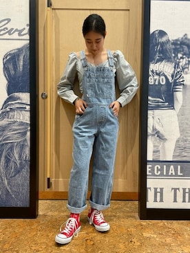 「Levi's（リーバイス）のアイテム（サロペット/オーバーオール）」を使った、リーバイス STAFF WOMENさん（レディース・160cm）の夏コーディネート