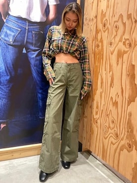 「Levi's（リーバイス）のアイテム（カーゴパンツ）」を使った、リーバイス STAFF WOMENさん（レディース・165cm）の秋コーディネート