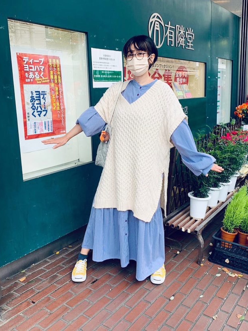 「カジュアルコーデ、秋コーデ、ワンピース、スニーカーコーデ、ワンピースコーデ、プチプラコーデ、メガネ女子、ニットベスト、ジャックパーセル、jack purcell、BAG'n'NOUN、有隣堂しか知らない世界」｜「apres jour mignonの袖ボリュームティアードワンピース【ZOZOTOWN限定アイテム】（ワンピース、パープル系）」を使った、ナオさん（レディース・162cm）の秋コーディネートの1枚目の写真