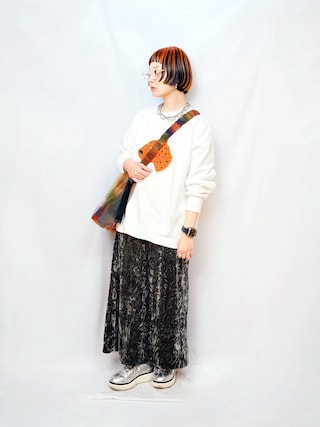 「THE YOn(ザヨン)のクラッシュベロアセミフレアスカート(スカート)」を使った、よちさん(レディース・158cm)の春コーディネート